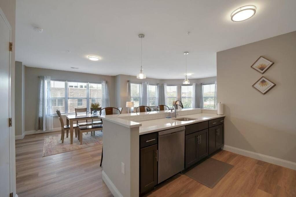 Beautiful 2Br Apt/Ewr Airport/King /Free Parking Newark Exterior photo